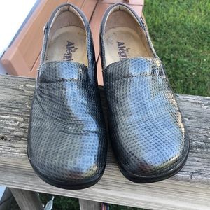 Algeria Kelly nursing shoe